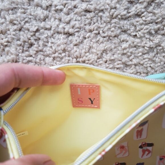 IPSY Beach Making Waves Yellow Glam Cosmetics Bag - Picture 5 of 5